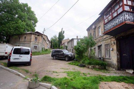 На Молдаванке есть свои вполне жилые «ласточкины гнезда» (фоторепортаж)