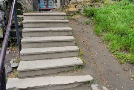 На Молдаванке есть свои вполне жилые «ласточкины гнезда» (фоторепортаж)
