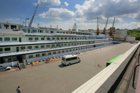 «Принцесса Днепра» может стать полярной звездой белых теплоходов (фоторепортаж)