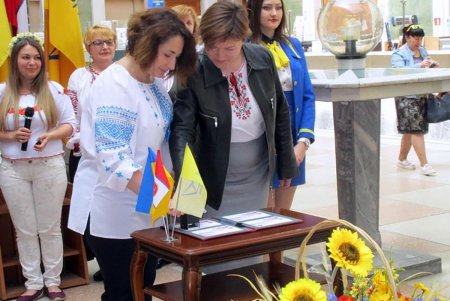 Всемирный день вышиванки в Одессе ознаменовался гашением праздничного конверта (фото) 