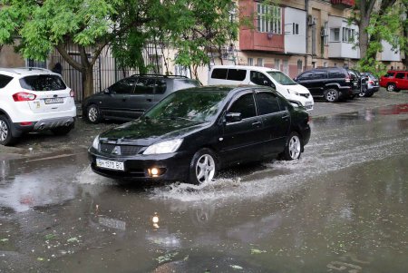 На Одессу обрушился природный убийца (фоторепортаж)