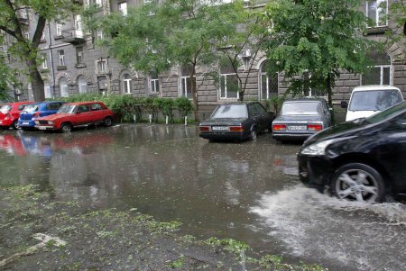 На Одессу обрушился природный убийца (фоторепортаж)