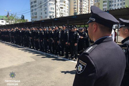 Четыре десятка новоиспеченных охранителей права вышли на одесские улицы (фото)