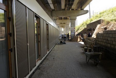 В районе Пересыпских мостов и «Молодой гвардии» благоустраивают пешеходные зоны (фото) 