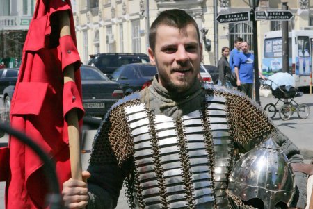 Рыцари, Прекрасные Дамы и оруженосцы: Дерибасовская погрузилась в эпоху Средневековья (фоторепортаж)