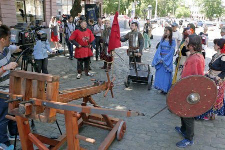 Рыцари, Прекрасные Дамы и оруженосцы: Дерибасовская погрузилась в эпоху Средневековья (фоторепортаж)