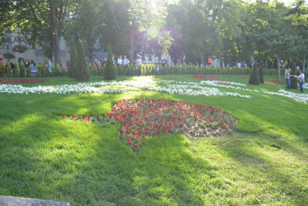 Одесситы массово гуляют в Стамбульском парке (фоторепортаж)
