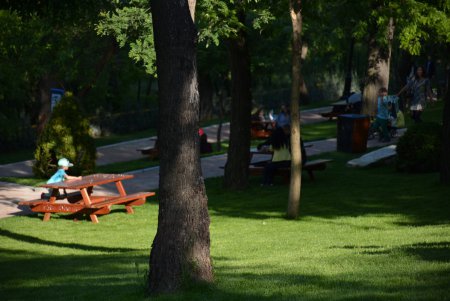 Одесситы массово гуляют в Стамбульском парке (фоторепортаж)