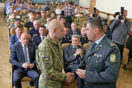 Пограничники принимают поздравления (фоторепортаж) 