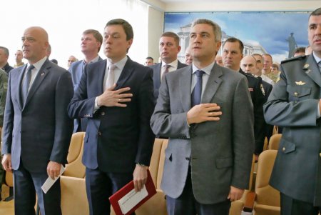 Пограничники принимают поздравления (фоторепортаж) 