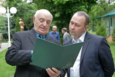 Пограничники принимают поздравления (фоторепортаж) 