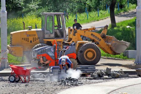  Дорожные мучения жителей поселка Котовского близки к окончанию (фоторепортаж)