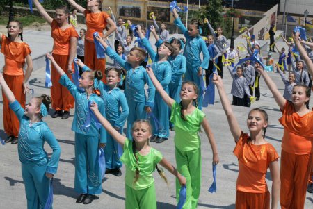 Все лучшее - детям: на Потемкинской лестнице состоялся праздничный флешмоб (фоторепортаж) 
