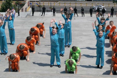 Все лучшее - детям: на Потемкинской лестнице состоялся праздничный флешмоб (фоторепортаж) 