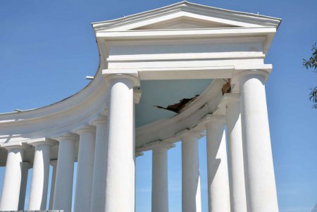 На Воронцовской колоннаде начались комплексные реставрационные работы (фото)
