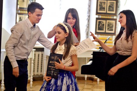 Будущие скрипичные виртуозы показали себя публике (фоторепортаж)