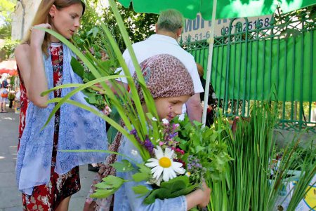 Одесситы празднуют Троицу (фоторепортаж)