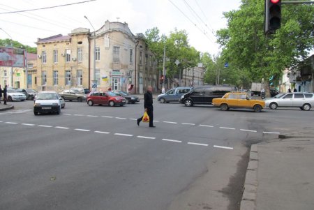 На улицах Молдаванки и Черемушек заменили несколько светофоров (фото)