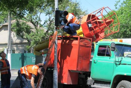 На улицах Молдаванки и Черемушек заменили несколько светофоров (фото)