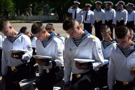 Военно-морской лицей отправил в профессиональное плавание самый большой выпуск (фото)