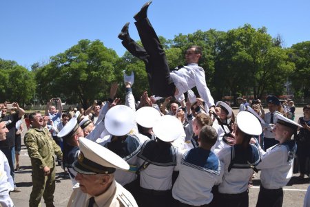 Военно-морской лицей отправил в профессиональное плавание самый большой выпуск (фото)