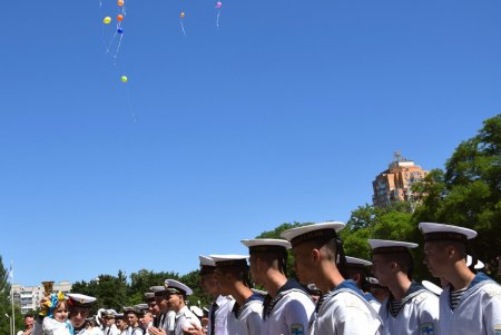 Военно-морской лицей отправил в профессиональное плавание самый большой выпуск (фото)