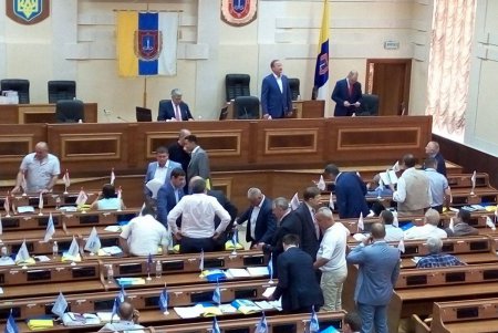 Пленарное заседание сессии Одесского областного совета седьмого созыва все еще не началось (фото)