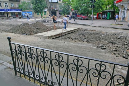 В Одессе продолжается реконструкция улицы Преображенской (фоторепортаж)