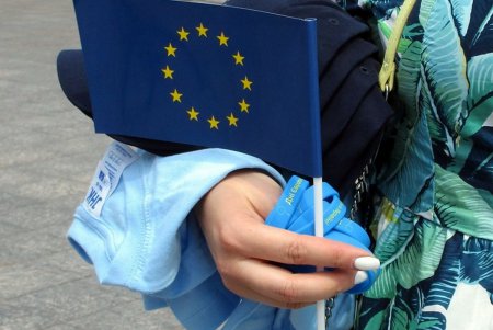Одесситы у Дюка демонстрируют свои познания о Евросоюзе (фоторепортаж)