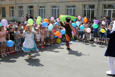 Для детей Пересыпи организовали красочный праздник (фоторепортаж) 