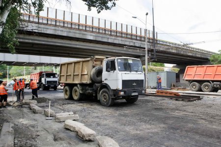 Ремонт развязки под Пересыпским мостом «завязывают» (фоторепортаж)