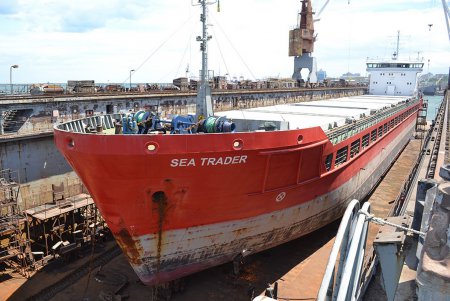 Одесская судоверфь после долгого простоя приняла в ремонт первое судно (фото)