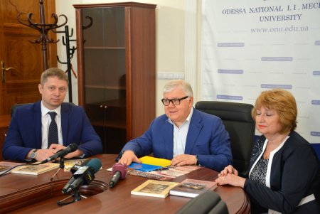 Кладезь мудрости Одессы представил уникальные издания двухвековой давности (фото)