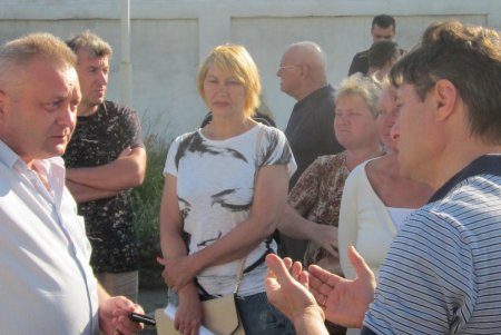 Жертвы строительной деятельности компании «Кадорр» перекрыли дорогу (фото)