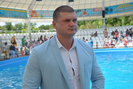 Одесские дети с особыми потребностями посетили шоу дельфинов и получили сертификаты для «общения» с ними (фото)