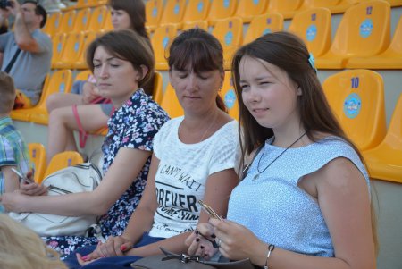Одесские дети с особыми потребностями посетили шоу дельфинов и получили сертификаты для «общения» с ними (фото)