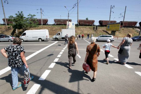 У Пересыпского моста наступило транспортное просветление (фоторепортаж)