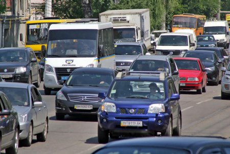 У Пересыпского моста наступило транспортное просветление (фоторепортаж)