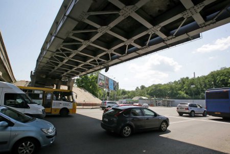У Пересыпского моста наступило транспортное просветление (фоторепортаж)