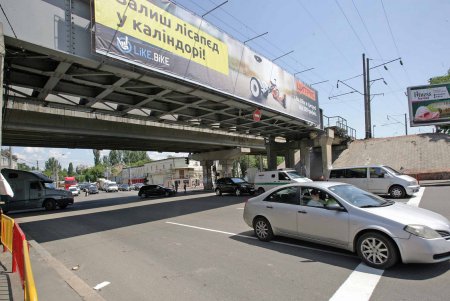У Пересыпского моста наступило транспортное просветление (фоторепортаж)