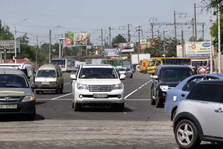У Пересыпского моста наступило транспортное просветление (фоторепортаж)