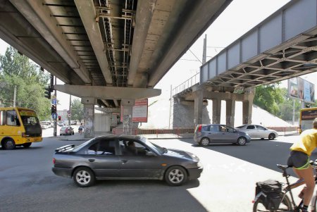 У Пересыпского моста наступило транспортное просветление (фоторепортаж)