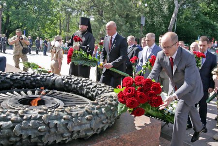 Одесситы почтили память жертв войны 1939-1945 годов в Украине (фото)