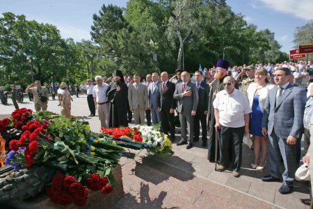 Одесситы почтили память жертв войны 1939-1945 годов в Украине (фото)