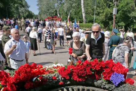 Одесситы почтили память жертв войны 1939-1945 годов в Украине (фото)