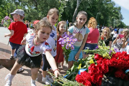 Одесситы почтили память жертв войны 1939-1945 годов в Украине (фото)