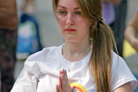 Главная улица Одессы принимала йоготерапию (фоторепортаж)