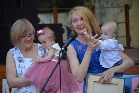 Фестиваль близнецов: одесские пятерняшки принимают поздравления