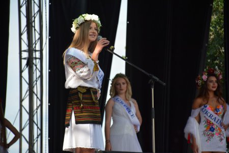 «Мисс Туризм-2017» снова в Одессе: участницы продемонстрировали свои таланты и национальные костюмы (фото)