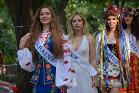 «Мисс Туризм-2017» снова в Одессе: участницы продемонстрировали свои таланты и национальные костюмы (фото)